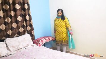 तमिल भाभी शनाया व्यस्त दैनिक दिनचर्या जीवन के बाद अपने पति को बहकाती है