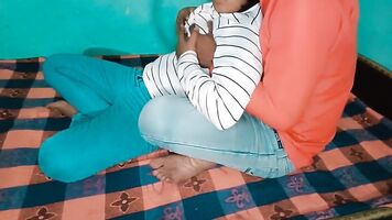 नगमा सौतेली बहिन भाई द्वारा होटल के कमरे में मुश्किल गड़बड़