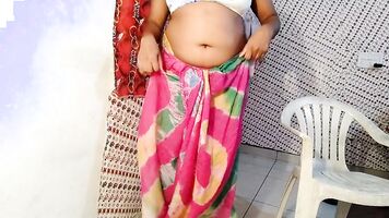 भारत लड़की सोलो शो बिल्ली चाट