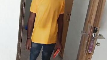 घुम्मने के बाद चाचा ने बाजी को चॉकलेट डेखर दर्डनक चोडा-फायरकपल