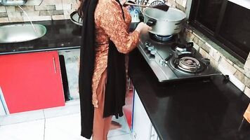 तमिल तमिल, रसोई घर में दोनों छेद के साथ स्पष्ट हिंदी ऑडियो