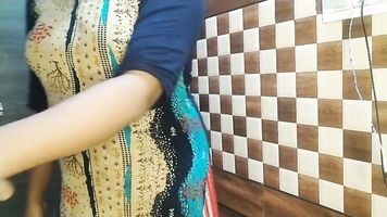 मलकिन के घर ना होन पर नौकरी को चोदा