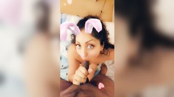 स्नैपचैट बनी देसी दोस्तों मासूम बहन योनी बड़े पैमाने पर चेहरे का इस्तेमाल किया