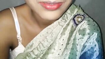 भारतीय जोड़ी होटल में अपनी पहली रात का आनंद ले रहे