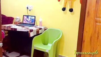 नए किरायेदार ने ब्लू वीडियो देखा और फिर कड़ी मेहनत की । 