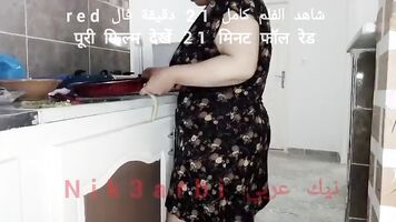 मिस्र की एक शेरनी खाना बनाती है और काम पर अपने पति को दीमा का अपमान करती है, और वह नियंत्रण में नहीं है