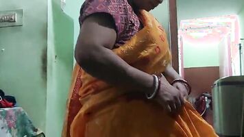 आज सलू भाभी पीले रंग की साड़ी में खूबसूरत लग रही थीं ।  पति एक बहुत