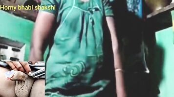 बेस्टी बीएफ के साथ व्हाट्सएप कॉल पर सेमिन्यूड स्तन नाभि शो