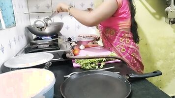 घर में काम करने वाली नौकरानी को मलिक ने चोदा