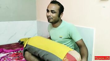 देसी बंगाली गृहिणी तिकड़ी सेक्स! स्पष्ट ऑडियो के साथ