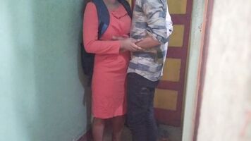 सुष्मिता के साथ उसके शिक्षक पर कमरे के कोने
