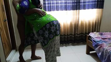 नौकरानी को जबरदस्ती चुदाई मलिक के बीटा - देसी गोल-मटोल सुंदर नौकरानी मालिक द्वारा गड़बड़ जबकि व्यापक कमरे (बिग बट बकवास)