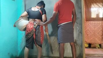 मैंने एक माँ महिला के साथ सेक्सी सेक्स किया था जो मेरे घर पर काम करने आई थी
