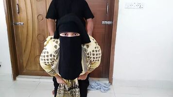 (तमिल नौकरानी की जबार्दास्ट चुदाई मलिक) भारतीय नौकरानी घर की सफाई करते समय मालिक द्वारा गड़बड़-बिग बट सह