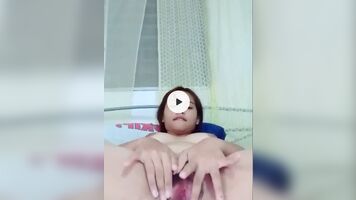 गर्म लड़की हिजाब कदम भाई के साथ एक खिलौना का उपयोग कर हस्तमैथुन करता है - सिल्वानक्यूट