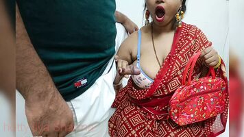 कदम माँ और कदम बेटे का आनंद ले रहे जब कदम पिता घर पर नहीं है