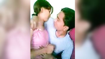 प्यारा बांग्ला विश्वविद्यालय के कमरे में गड़बड़ सेक्स कांड में पकड़ा.